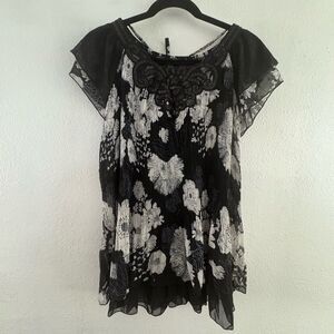 Sportsgirl floral print short sleeve layered blouse  size L